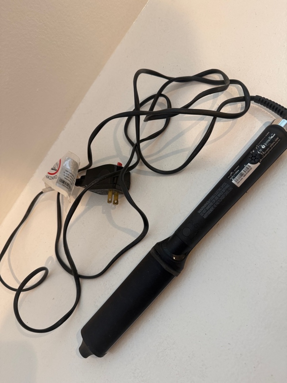 Sleek Black Ceramic Styling Wand
